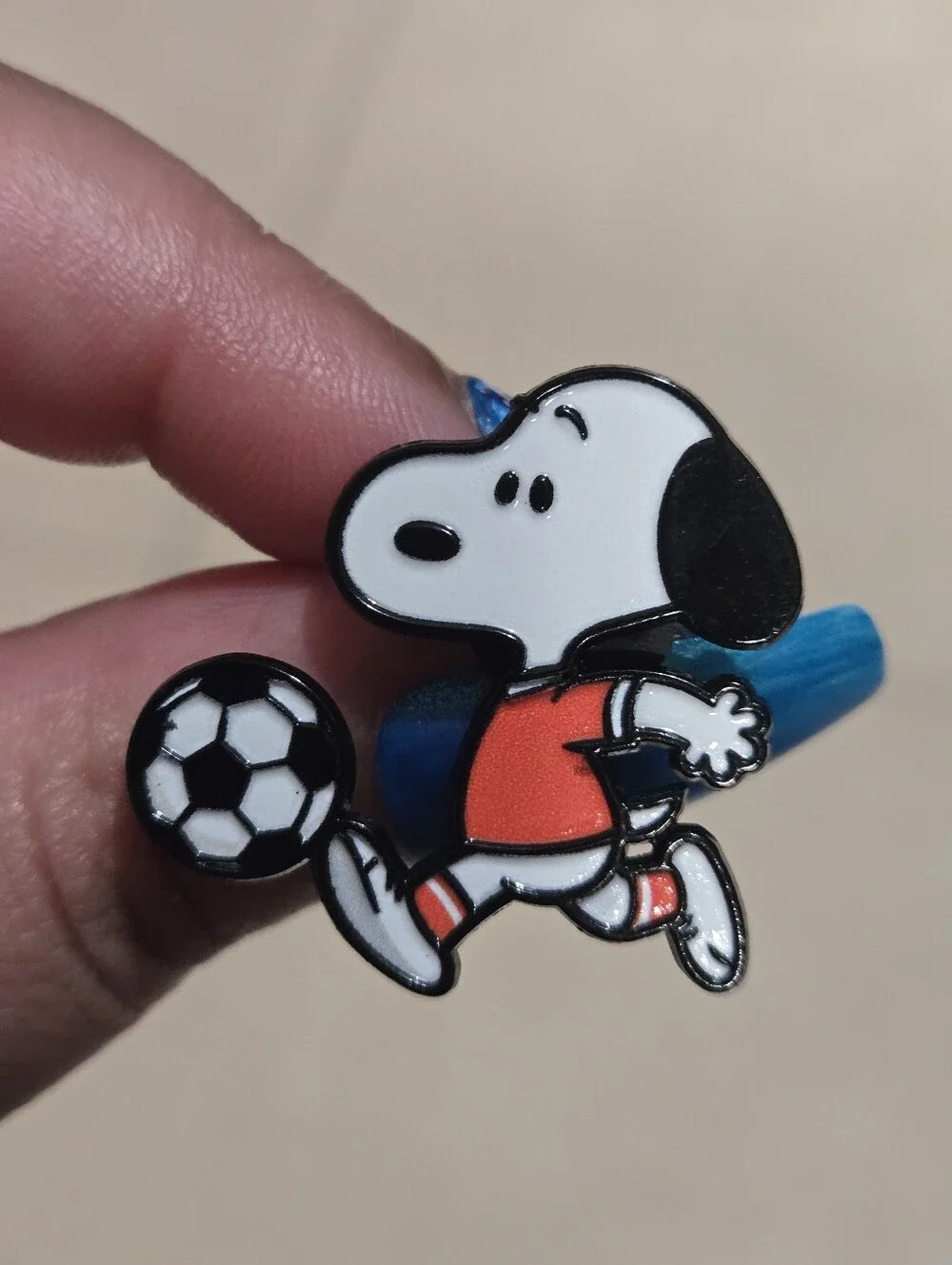 Peanuts: Snoopy Soccer Enamel Pin - Red Jersey
